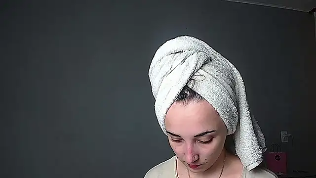 Eva Gloryy online show from 17, 6, 2026