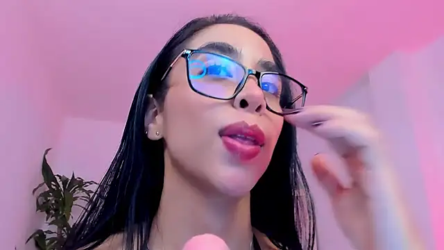 sophierooy22 online show from 14, 6, 2026