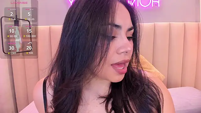 Naomymonroe  online show from 17, 6, 2026