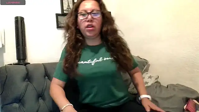 MirandaLatinaLovely online show from 26, 5, 2026