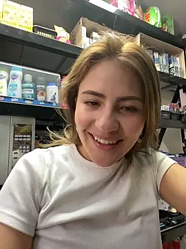 Andrea18 blonde online show from 5, 6, 2026