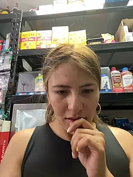Andrea18 blonde online show from 9, 6, 2026
