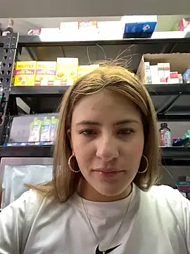 Andrea18 blonde online show from 10, 6, 2026