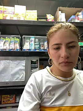 Andrea18 blonde online show from 17, 6, 2026