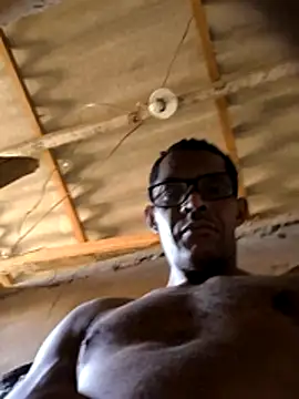Snapshot of Renato571 chatting on 4, 4, 2026 Renato571 online show from 4, 4, 2026