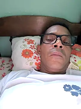 Snapshot of Renato571 chatting on 24, 4, 2026 Renato571 online show from 24, 4, 2026