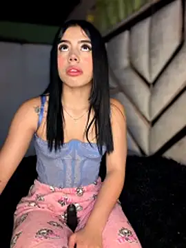 Laura-Khalifa online show from 15, 5, 2026