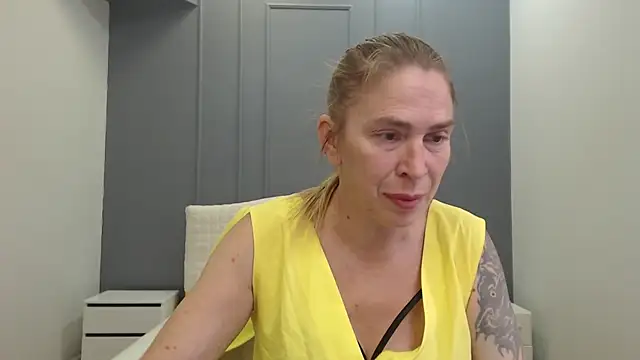 Snapshot of TessaDaybreak chatting on 18, 7, 2026 TessaDaybreak online show from 18, 7, 2026