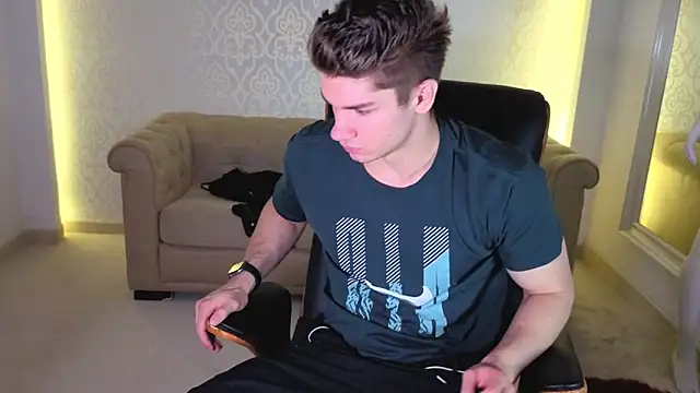 MaxKaiden online show from 18, 6, 2026