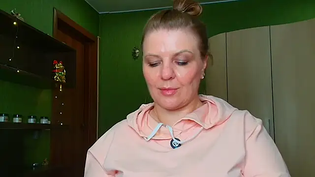Snapshot of VeronikawGold chatting on 27, 5, 2026 VeronikawGold online show from 27, 5, 2026