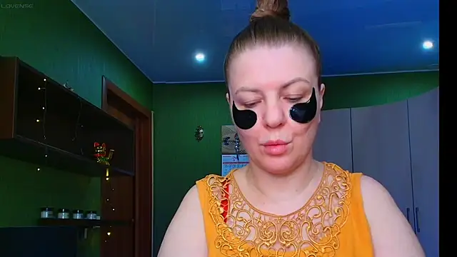 Snapshot of VeronikawGold chatting on 7, 6, 2026 VeronikawGold online show from 7, 6, 2026