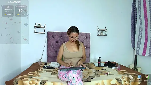Rousemilf4u online show from 15, 6, 2026