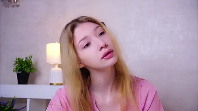 Snapshot of SunnivaCovil chatting on 14, 6, 2026 SunnivaCovil online show from 14, 6, 2026