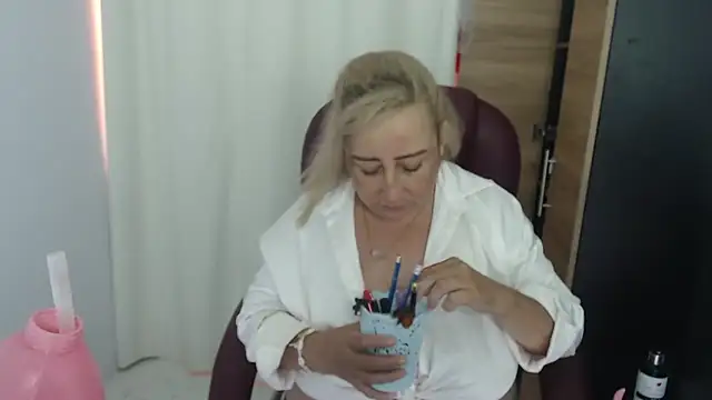 Mature 2025 online show from 10, 6, 2026