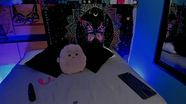ChloeAllennn online show from 19, 6, 2026