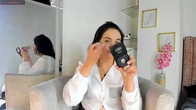 laura hotties online show from 19, 6, 2026