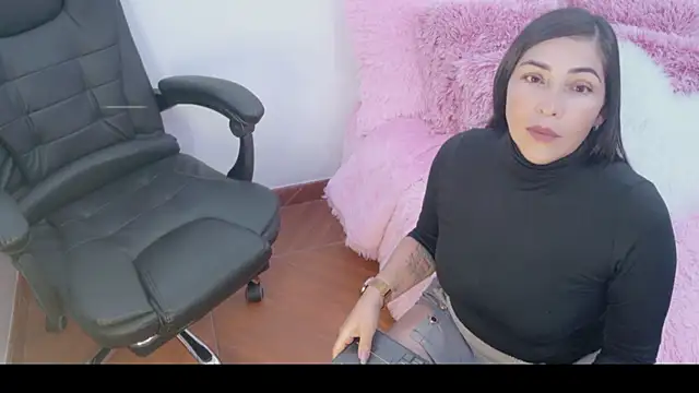luna lgomez  online show from 17, 6, 2026