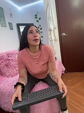 luna lgomez  online show from 17, 6, 2026