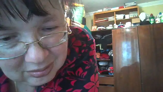 Snapshot of Queen-Elizabeth-25 chatting on 6, 3, 2025 Queen-Elizabeth-25 online show from 6, 3, 2025