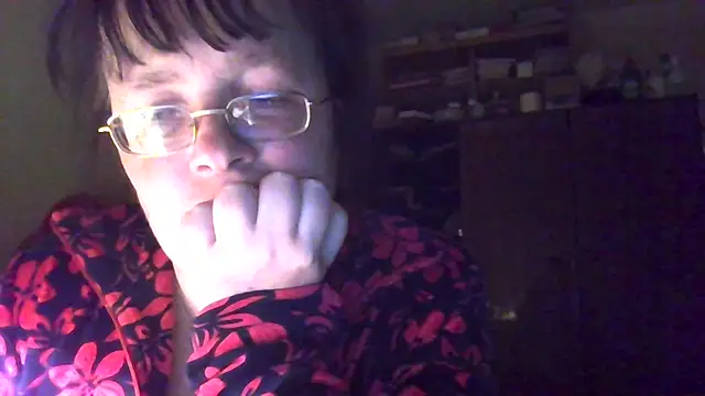 Snapshot of Queen-Elizabeth-25 chatting on 6, 3, 2025 Queen-Elizabeth-25 online show from 6, 3, 2025