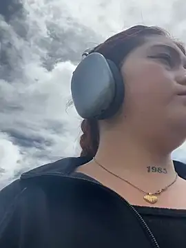 Karina Leon online show from 4, 5, 2026
