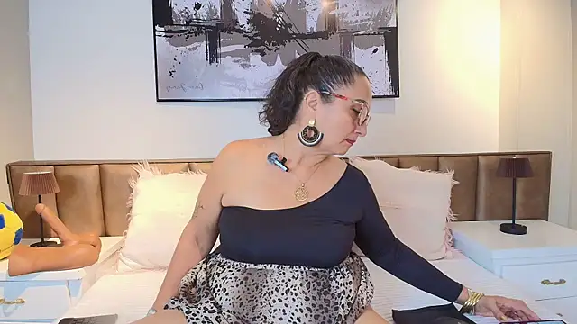 AlessandraLeroy online show from 13, 6, 2026