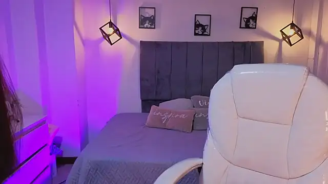 Pretty Johnson  online show from 7, 6, 2026