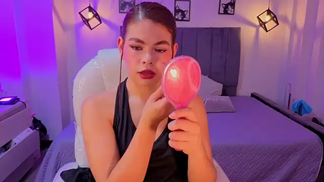 Pretty Johnson  online show from 19, 6, 2026