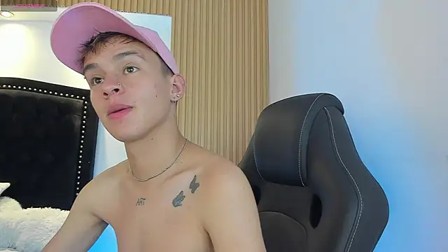 LiamWildx20 online show from 20, 6, 2026