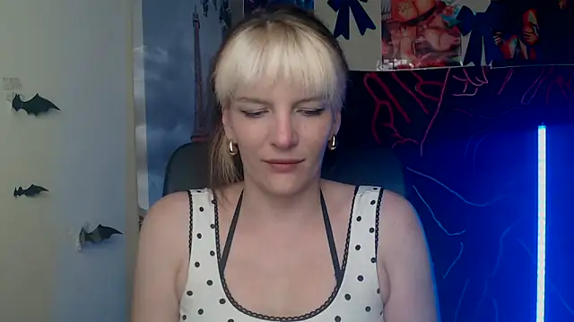 VanessaRey  online show from 10, 5, 2026