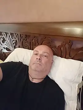 Alexis Bull online show from 3, 6, 2026