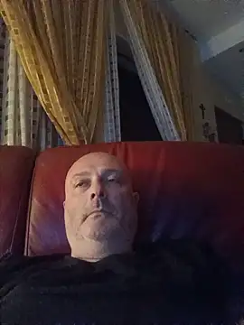 Alexis Bull online show from 4, 6, 2026