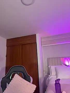 ArianaReynoldss online show from 23, 6, 2026