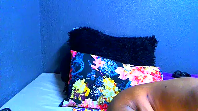 SMALLBOOBSXX online show from 19, 6, 2026