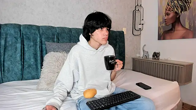 Diamond twink online show from 22, 6, 2026