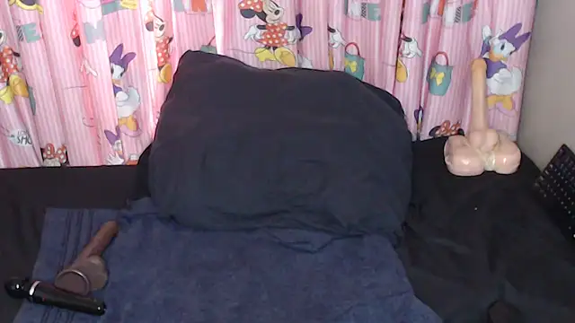 TrishahXo online show from 10, 6, 2026