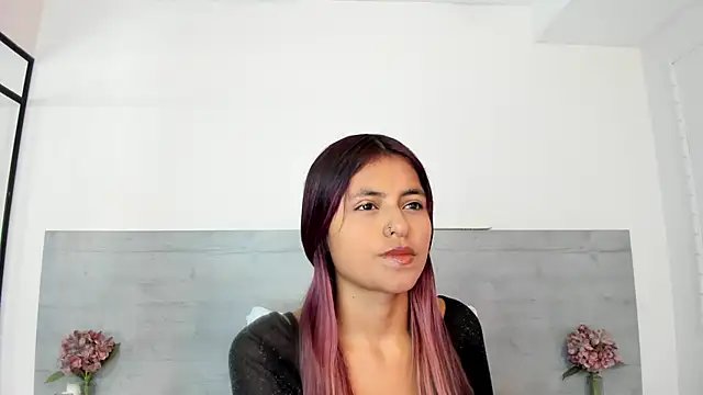 sunnyWhitee online show from 4, 6, 2026