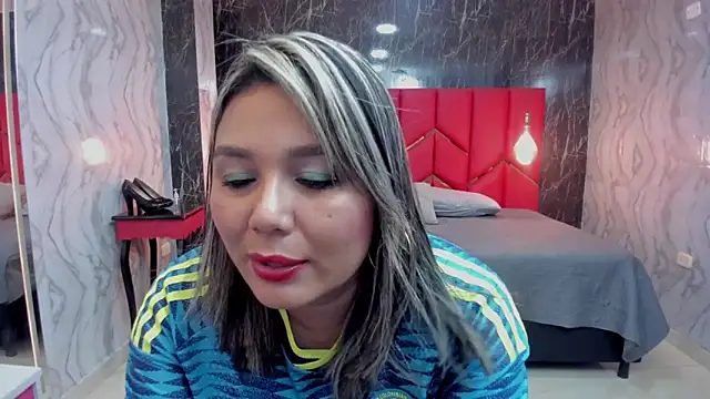 LatinaHoleQueen online show from 17, 6, 2026
