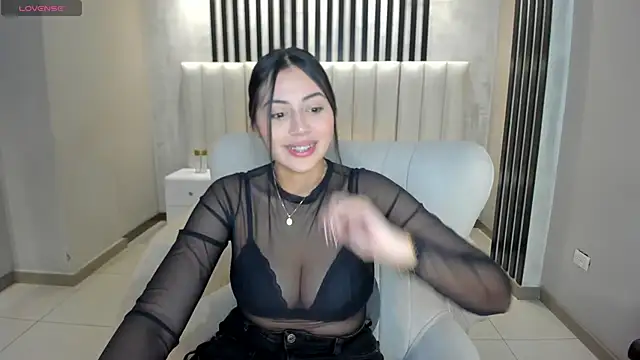 Snapshot of AmbarJames_ chatting on 9, 6, 2026 AmbarJames online show from 9, 6, 2026