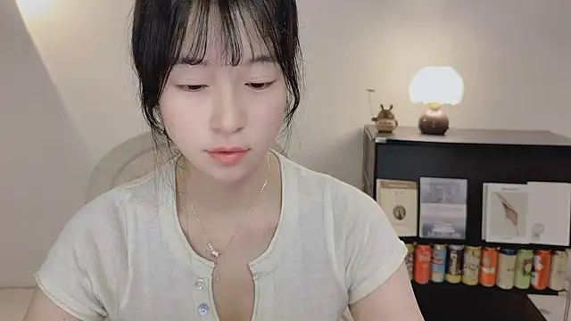 Snapshot of Onechestnut chatting on 28, 5, 2026 Onechestnut online show from 28, 5, 2026