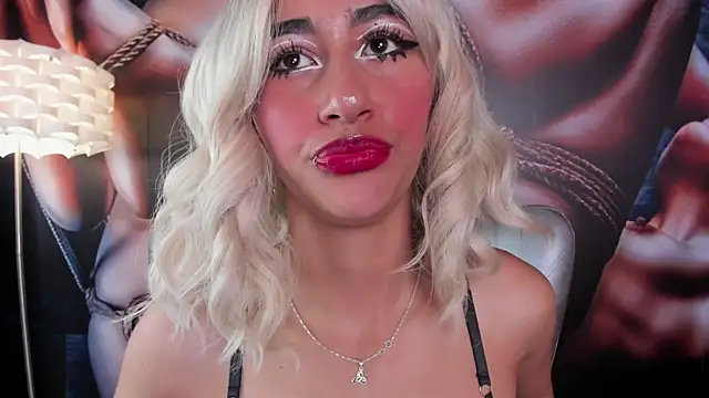 Snapshot of miss___taylor chatting on 12, 6, 2026 miss taylor online show from 12, 6, 2026