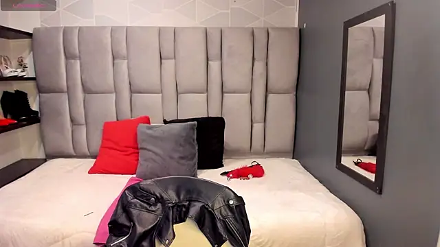 Charlot milf online show from 16, 6, 2026