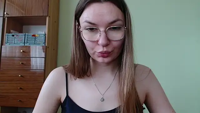 LooveELLYx online show from 5, 6, 2026