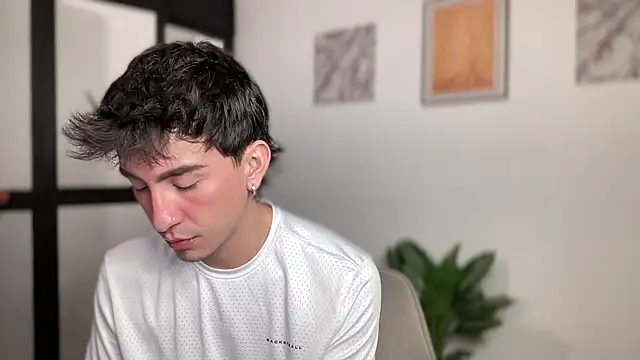 sweettaaron01 online show from 4, 6, 2026