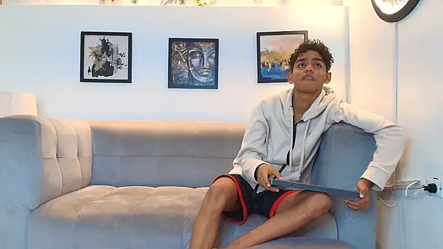 Snapshot of TWINKS_FRIENDS chatting on 27, 5, 2026 TWINKS FRIENDS online show from 27, 5, 2026