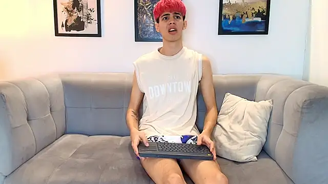 Snapshot of TWINKS_FRIENDS chatting on 31, 5, 2026 TWINKS FRIENDS online show from 31, 5, 2026