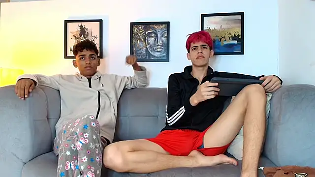 Snapshot of TWINKS_FRIENDS chatting on 4, 6, 2026 TWINKS FRIENDS online show from 4, 6, 2026