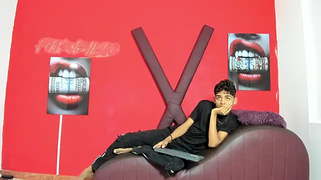 Snapshot of TWINKS_FRIENDS chatting on 10, 6, 2026 TWINKS FRIENDS online show from 10, 6, 2026