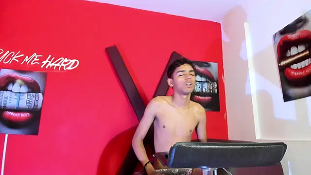 Snapshot of TWINKS_FRIENDS chatting on 18, 6, 2026 TWINKS FRIENDS online show from 18, 6, 2026