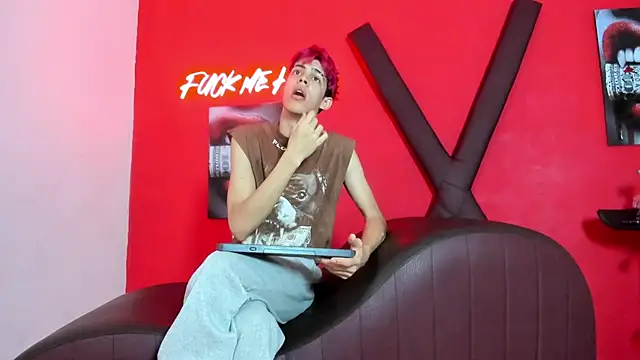 Snapshot of TWINKS_FRIENDS chatting on 22, 6, 2026 TWINKS FRIENDS online show from 22, 6, 2026